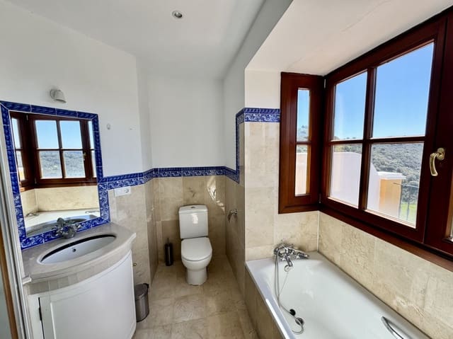 2 bedroom Villa for sale in Benahavís with pool garage - € 650,000 (Ref: 8952674)