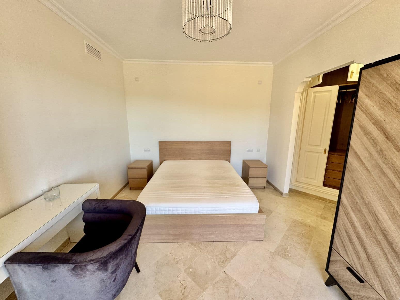 2 bedroom Villa for sale in Benahavis with pool garage - € 650,000 (Ref: 8952674)