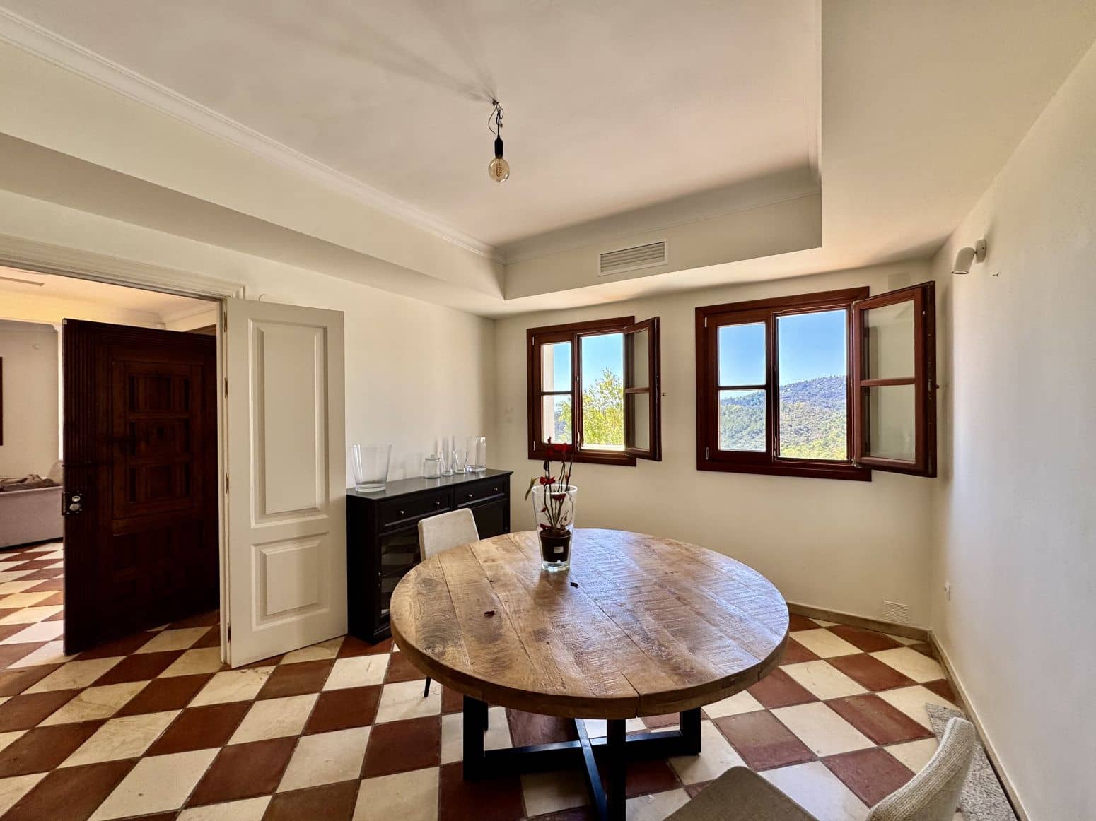 2 bedroom Villa for sale in Benahavis with pool garage - € 650,000 (Ref: 8952674)