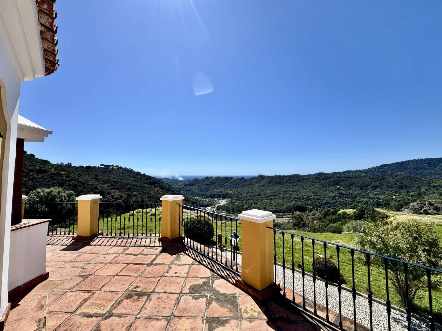 2 bedroom Villa for sale in Benahavis with pool garage - € 650,000 (Ref: 8952674)