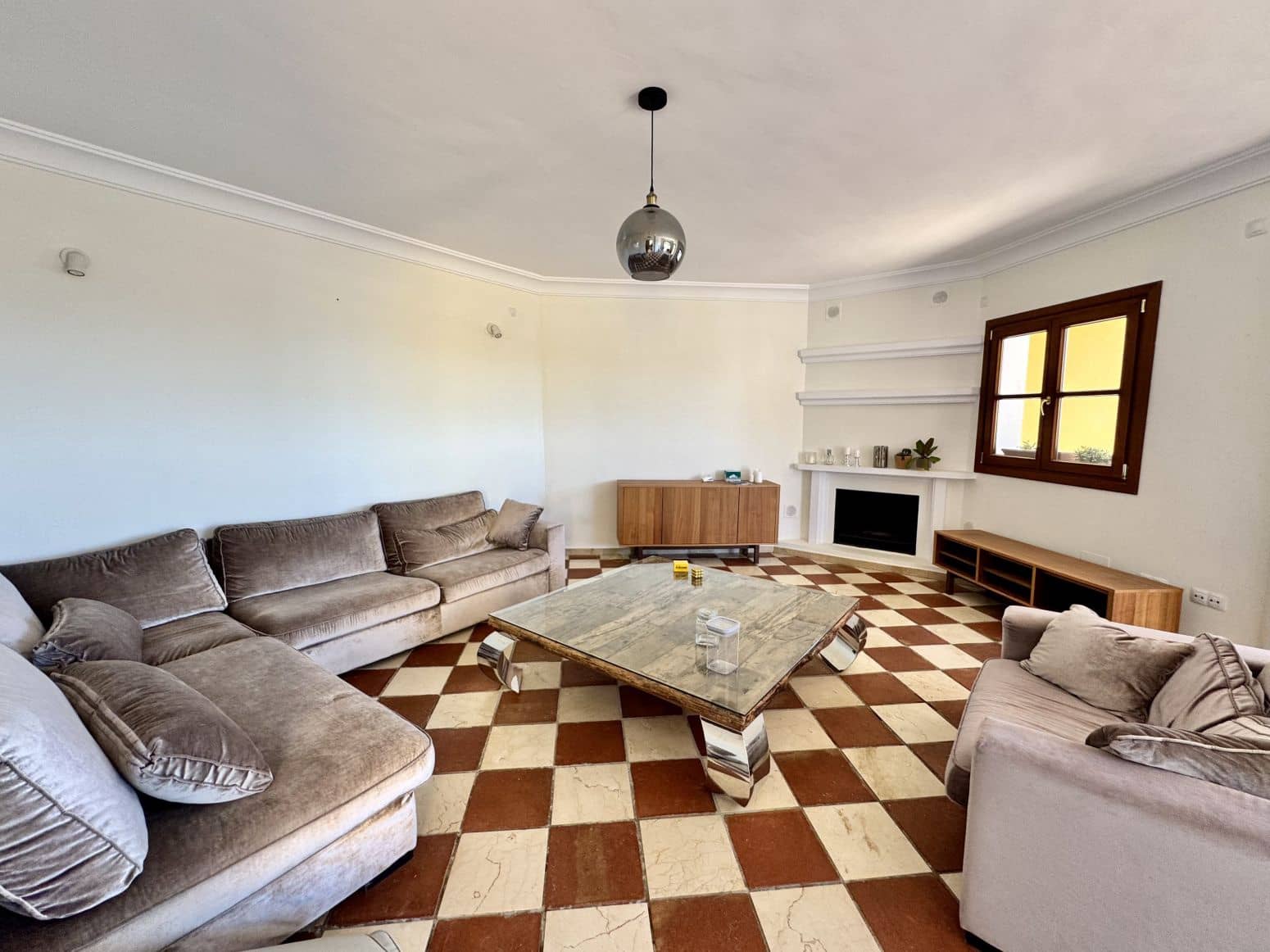 2 bedroom Villa for sale in Benahavis with pool garage - € 650,000 (Ref: 8952674)