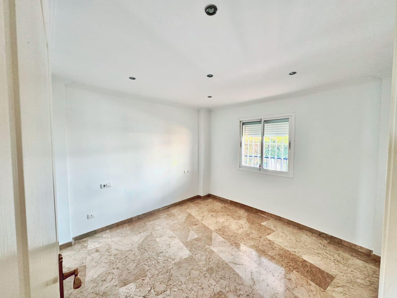 2 slaapkamer Flat te koop in Torrequebrada met zwembad garage - € 282.500 (Ref: 8954273)