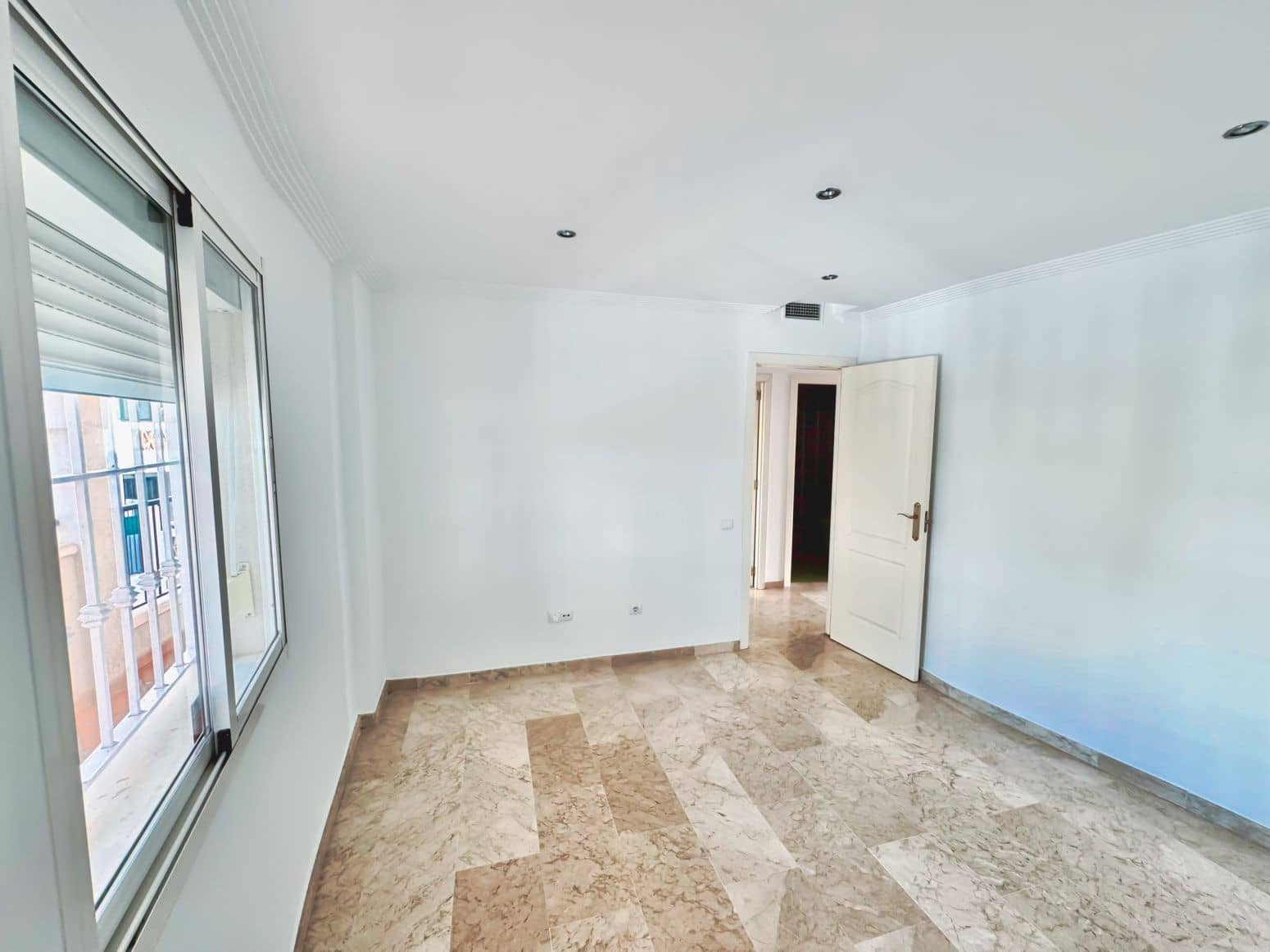 2 slaapkamer Flat te koop in Torrequebrada met zwembad garage - € 282.500 (Ref: 8954273)