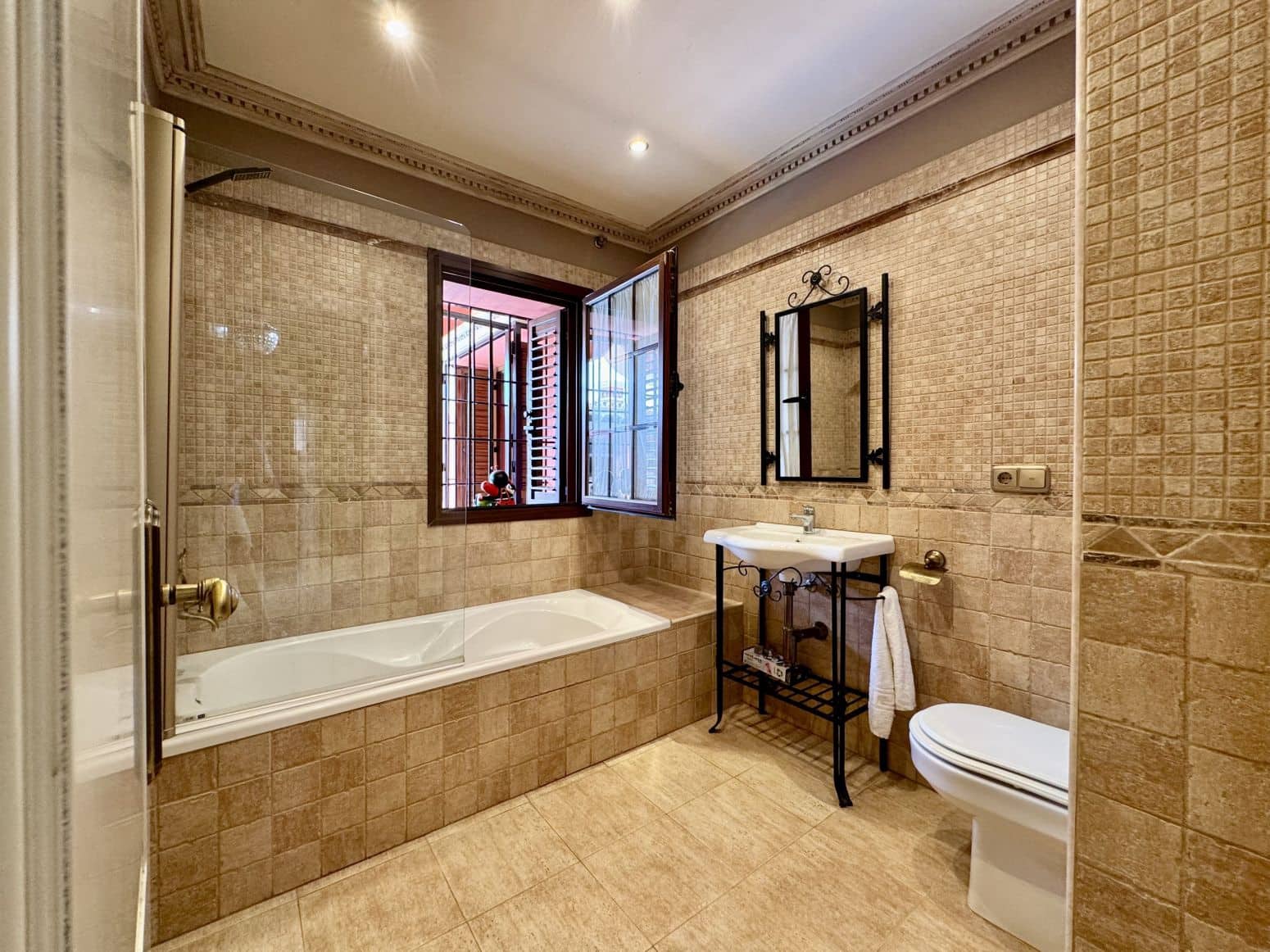 3 sypialnia Willa na sprzedaż w Mijas z basenem garażem - 899 999 € (Ref: 8954280)