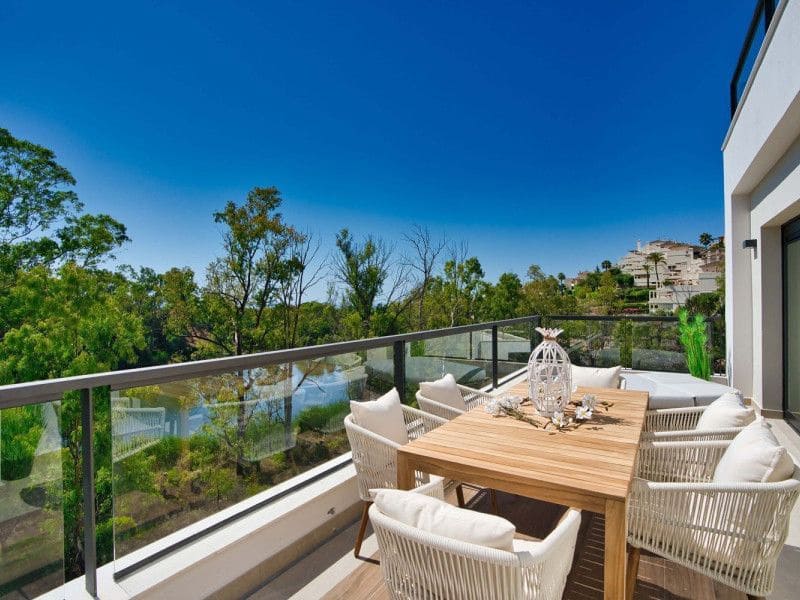 3 sovrum Takvåning till salu i Nueva Andalucia med pool garage - 950 000 € (Ref: 8994659)