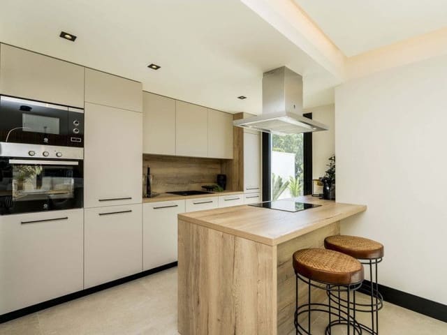 3 camera da letto Attico in vendita in Los Naranjos, Marbella con piscina garage - 950.000 € (Rif: 8994659)