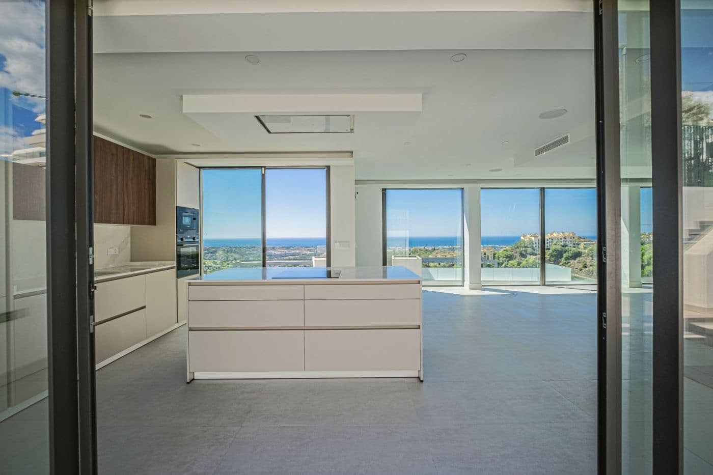 3 bedroom Villa for sale in Benahavis with pool - € 1,490,000 (Ref: 9428569)