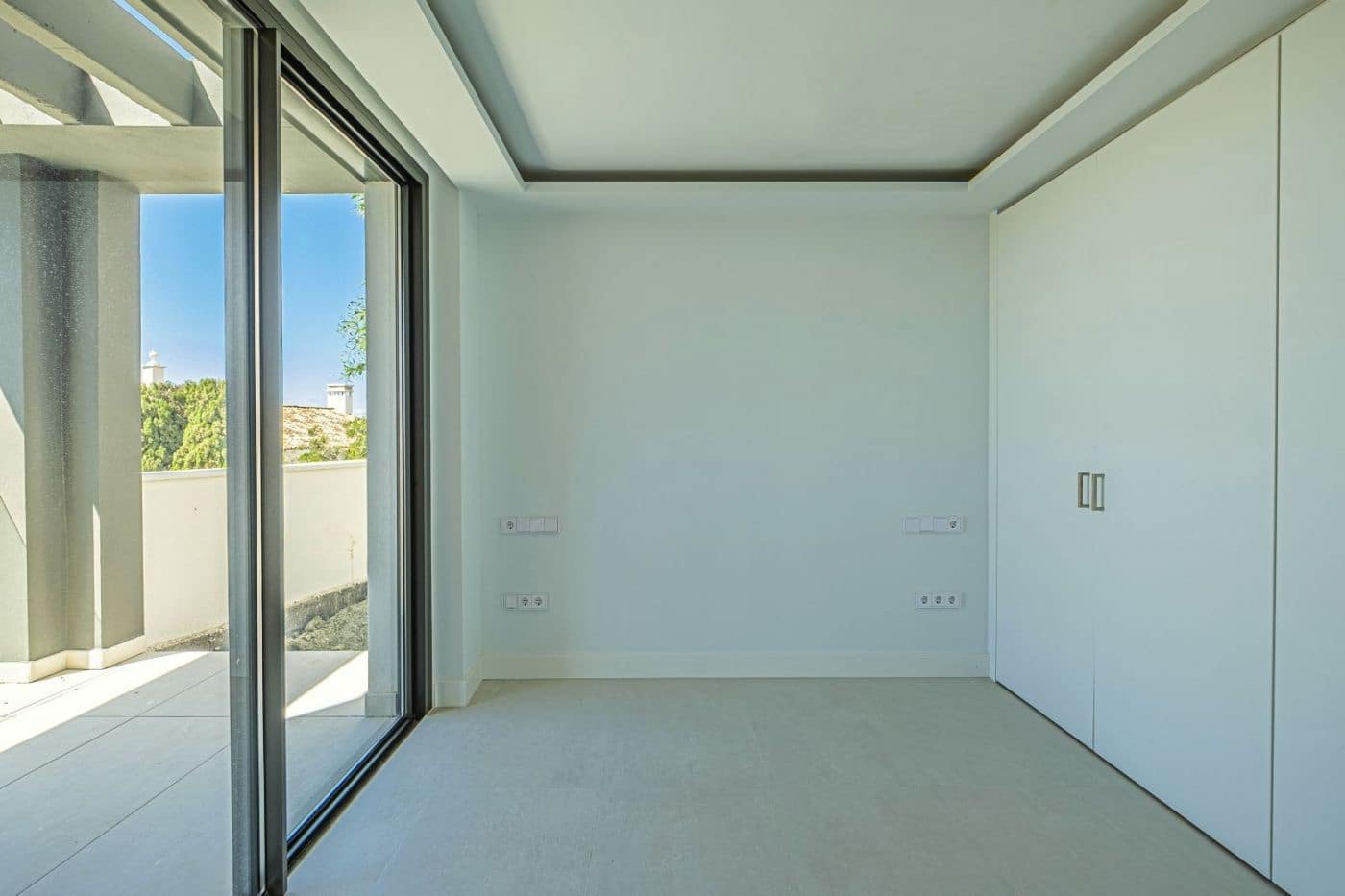 3 bedroom Villa for sale in Benahavis with pool - € 1,490,000 (Ref: 9428569)