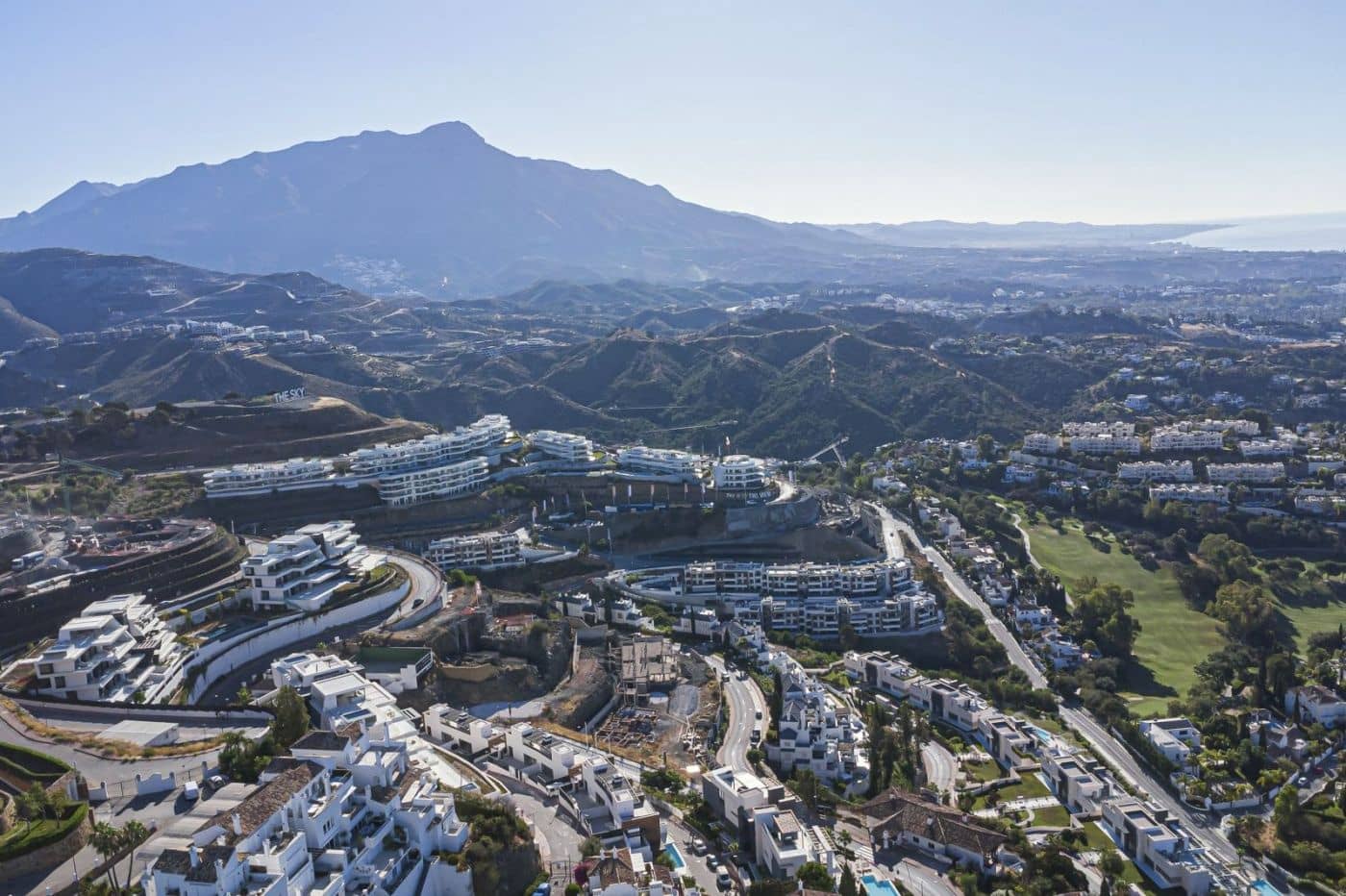 3 bedroom Villa for sale in Benahavis with pool - € 1,490,000 (Ref: 9428569)