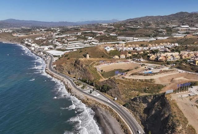 Adosado de 3 habitaciones en Torrox en venta con piscina - 388.000 € (Ref: 9428576)