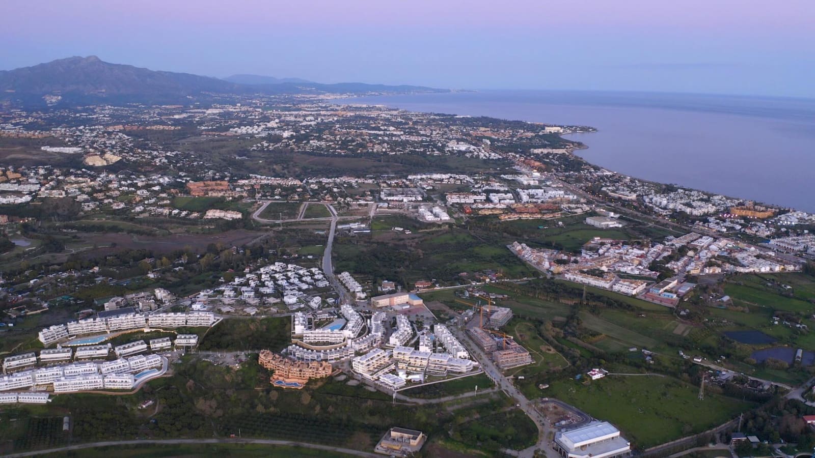 3 quarto Apartamento para venda em Estepona com piscina garagem - 441 000 € (Ref: 9431859)