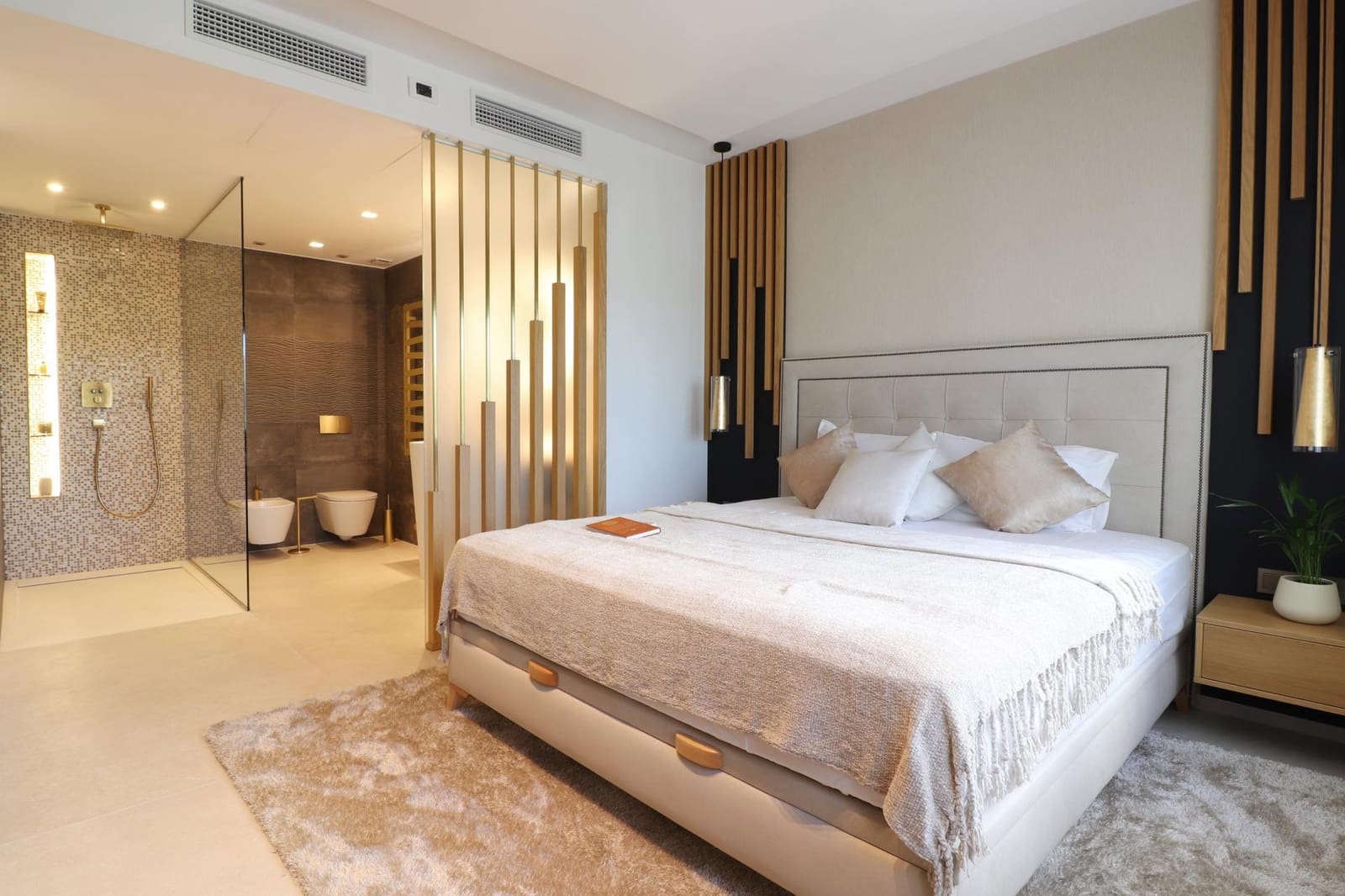 4 bedroom Penthouse for sale in Estepona with pool - € 2,190,000 (Ref: 9431873)