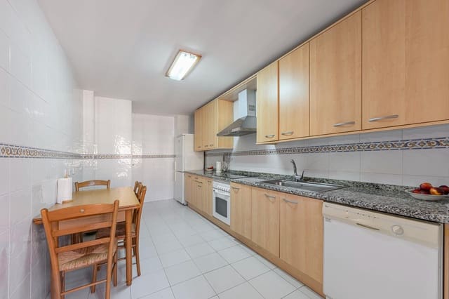 Piso de 3 habitaciones en Marbella en venta con piscina garaje - 579.000 € (Ref: 9433635)