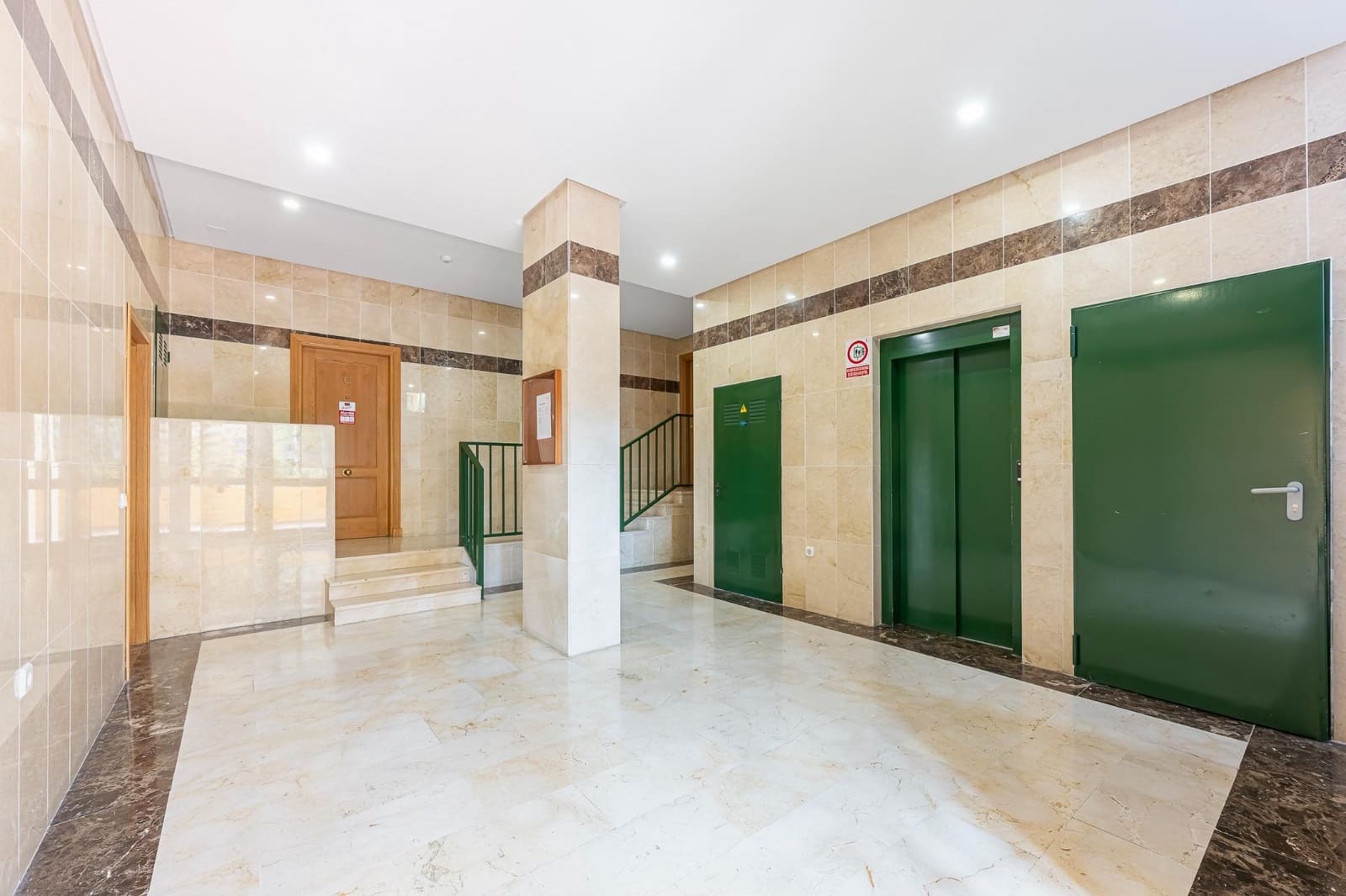 Piso de 3 habitaciones en Marbella en venta con piscina garaje - 579.000 € (Ref: 9433635)