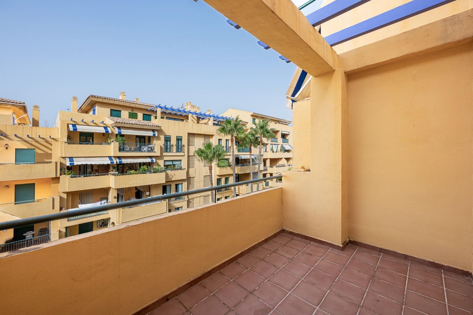 Piso de 3 habitaciones en Marbella en venta con piscina garaje - 579.000 € (Ref: 9433635)