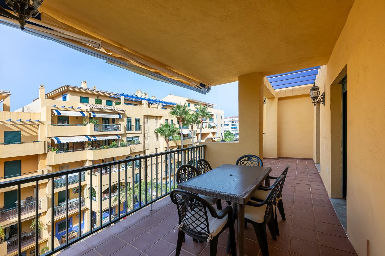 Piso de 3 habitaciones en Marbella en venta con piscina garaje - 579.000 € (Ref: 9433635)