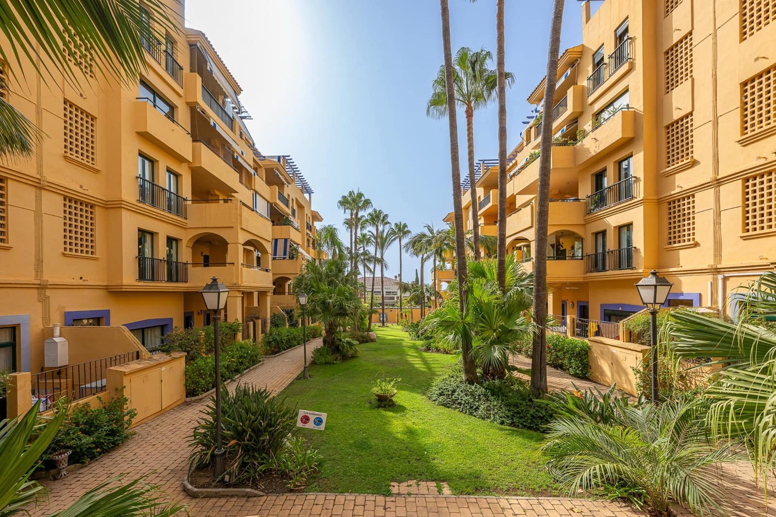 Piso de 3 habitaciones en Marbella en venta con piscina garaje - 579.000 € (Ref: 9433635)