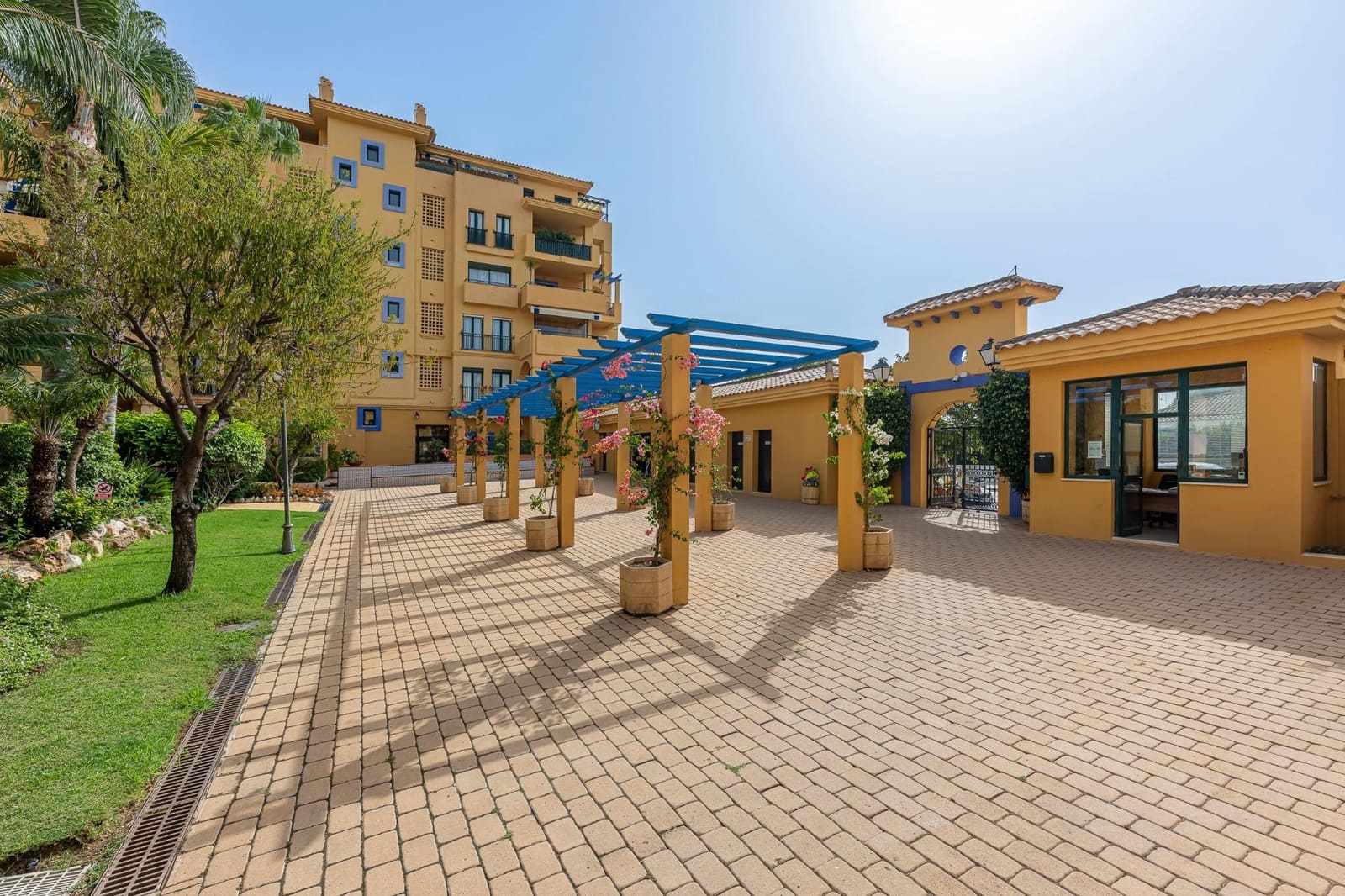 Piso de 3 habitaciones en Marbella en venta con piscina garaje - 579.000 € (Ref: 9433635)