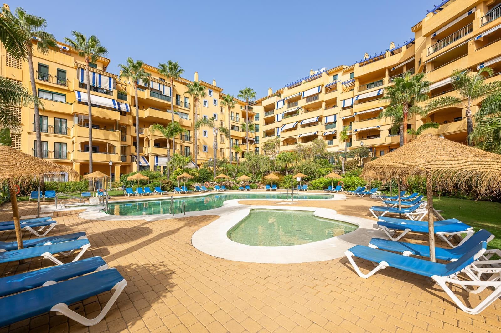 Piso de 3 habitaciones en Marbella en venta con piscina garaje - 579.000 € (Ref: 9433635)