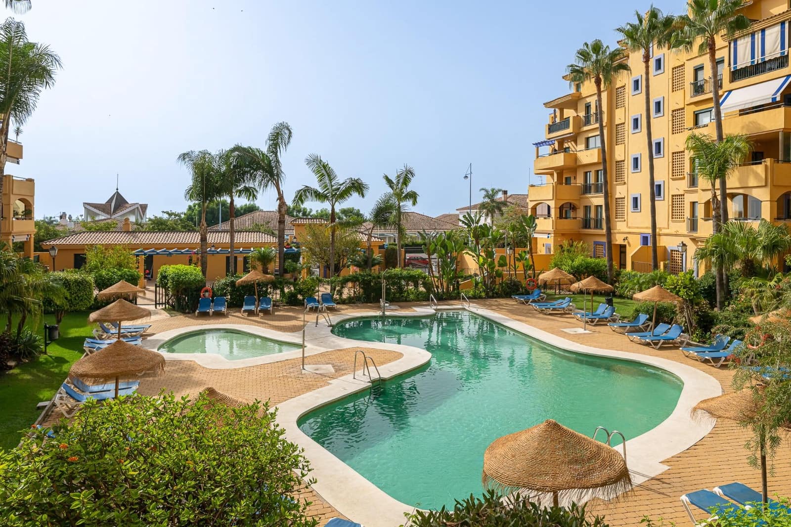 Piso de 3 habitaciones en Marbella en venta con piscina garaje - 579.000 € (Ref: 9433635)