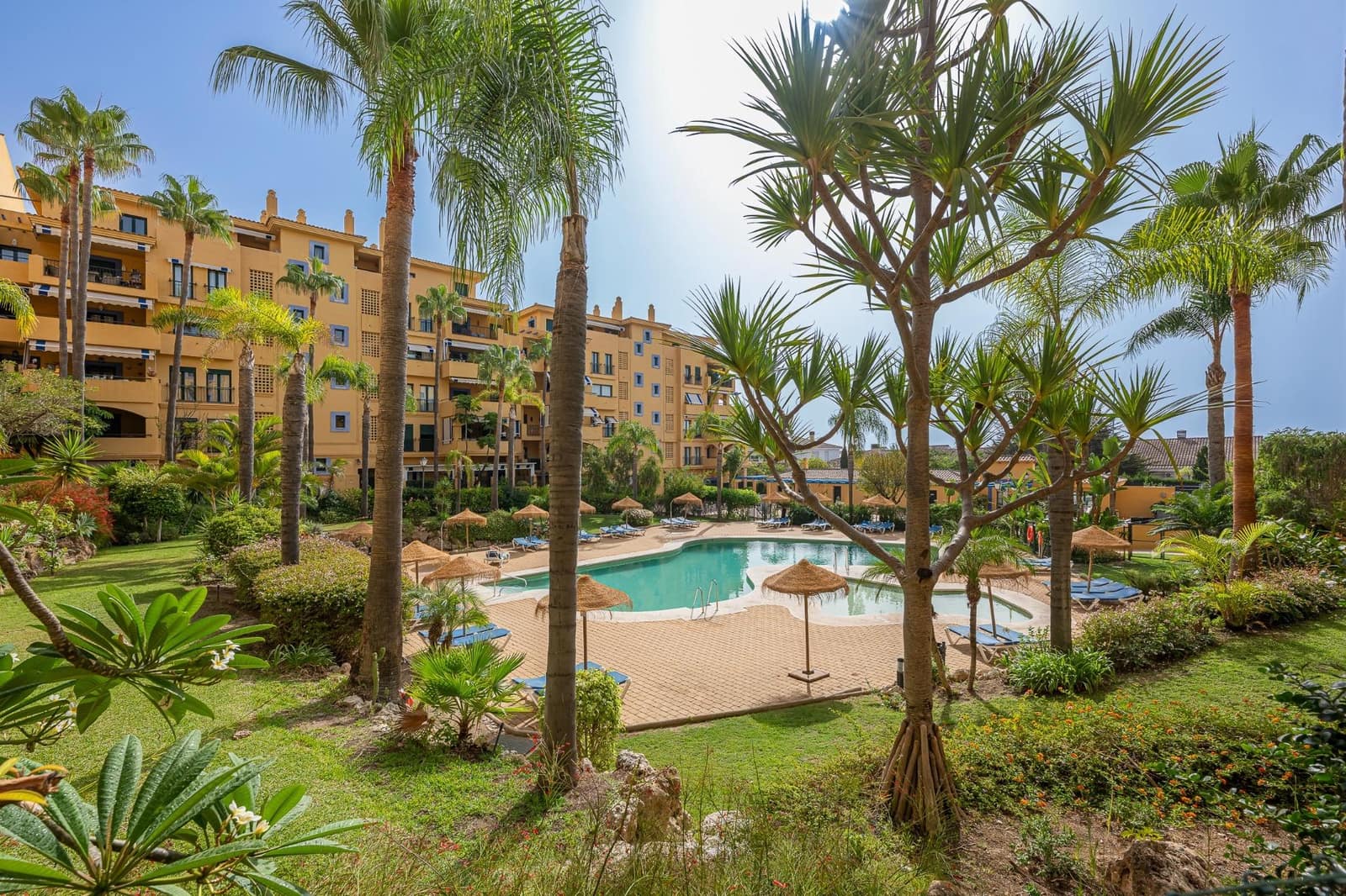 Piso de 3 habitaciones en Marbella en venta con piscina garaje - 579.000 € (Ref: 9433635)