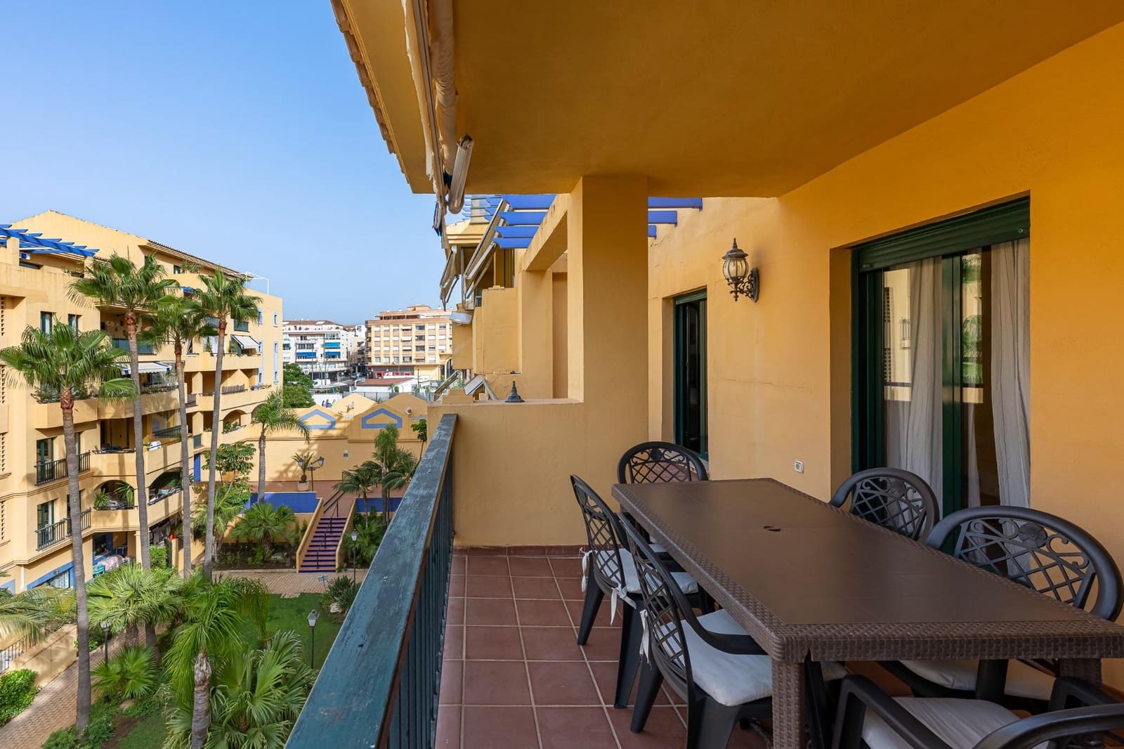 Piso de 3 habitaciones en Marbella en venta con piscina garaje - 567.500 € (Ref: 9433635)