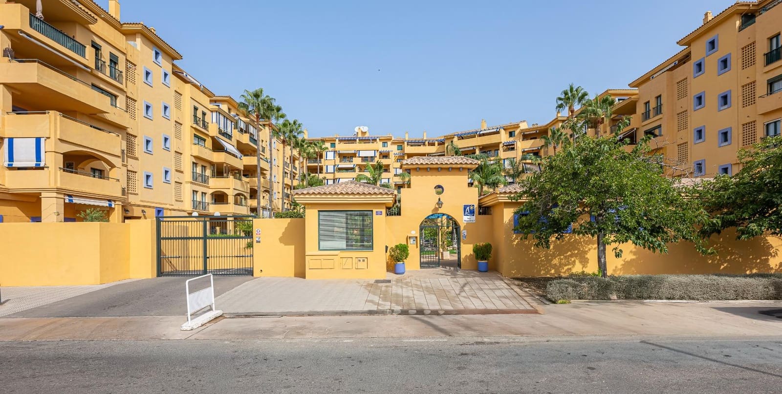 Piso de 3 habitaciones en Marbella en venta con piscina garaje - 567.500 € (Ref: 9433635)