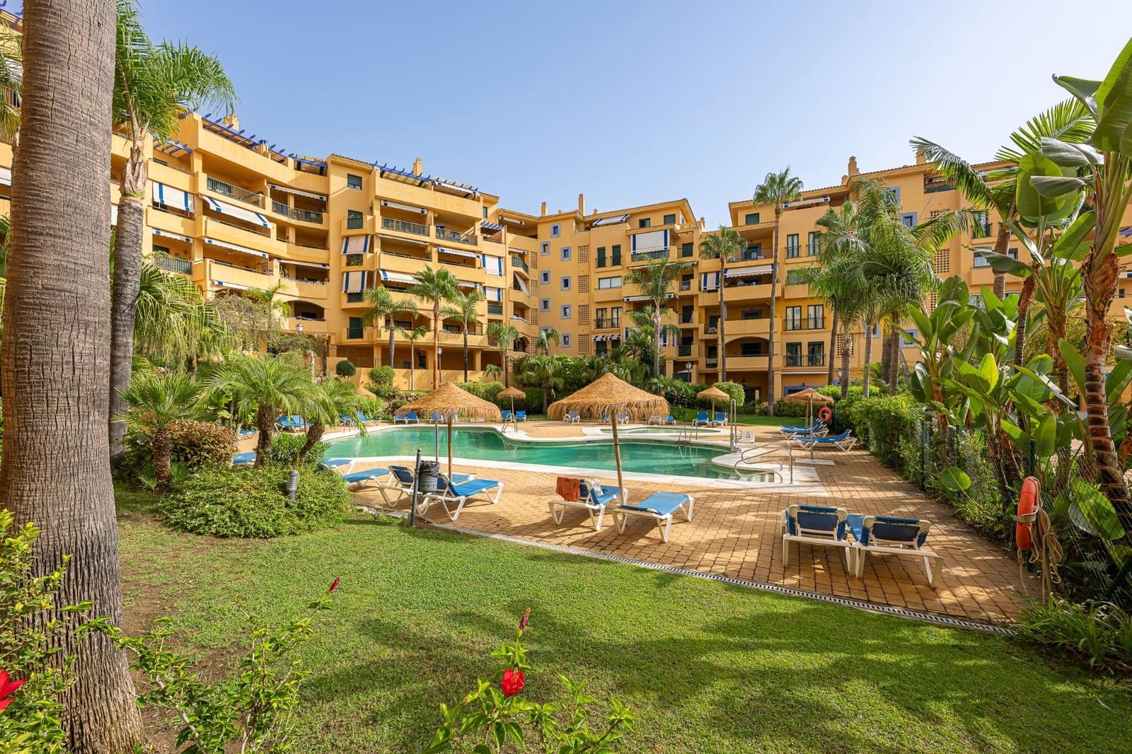 Piso de 3 habitaciones en Marbella en venta con piscina garaje - 567.500 € (Ref: 9433635)
