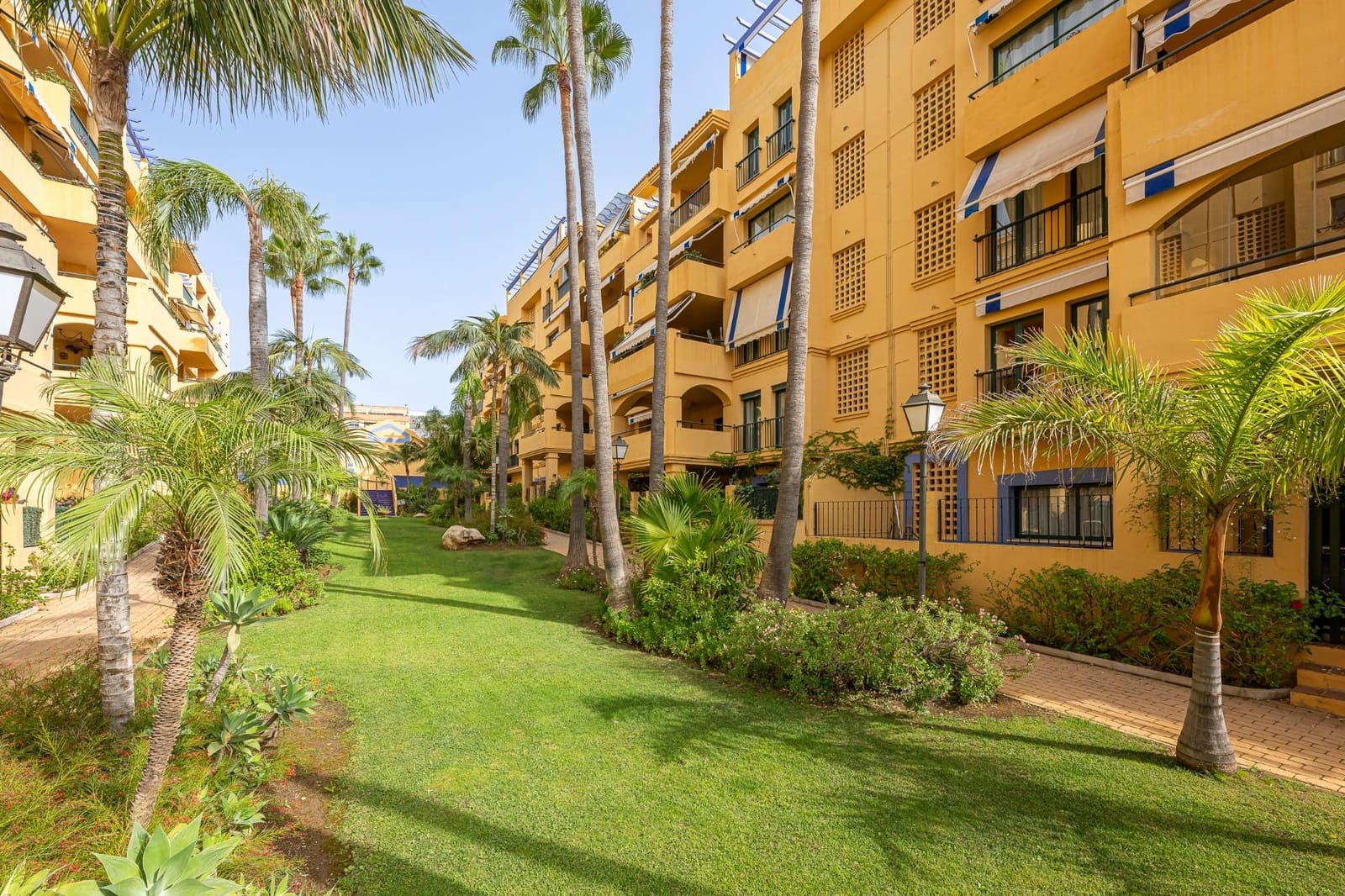 Piso de 3 habitaciones en Marbella en venta con piscina garaje - 567.500 € (Ref: 9433635)