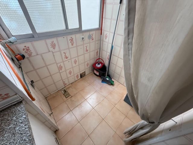 4 slaapkamer Flat te koop in Centro ciudad, Fuengirola met garage - € 285.000 (Ref: 9433636)