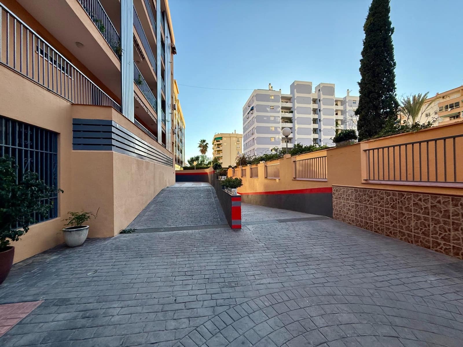 Piso de 3 habitaciones en Fuengirola en venta con piscina - 350.000 € (Ref: 9433637)