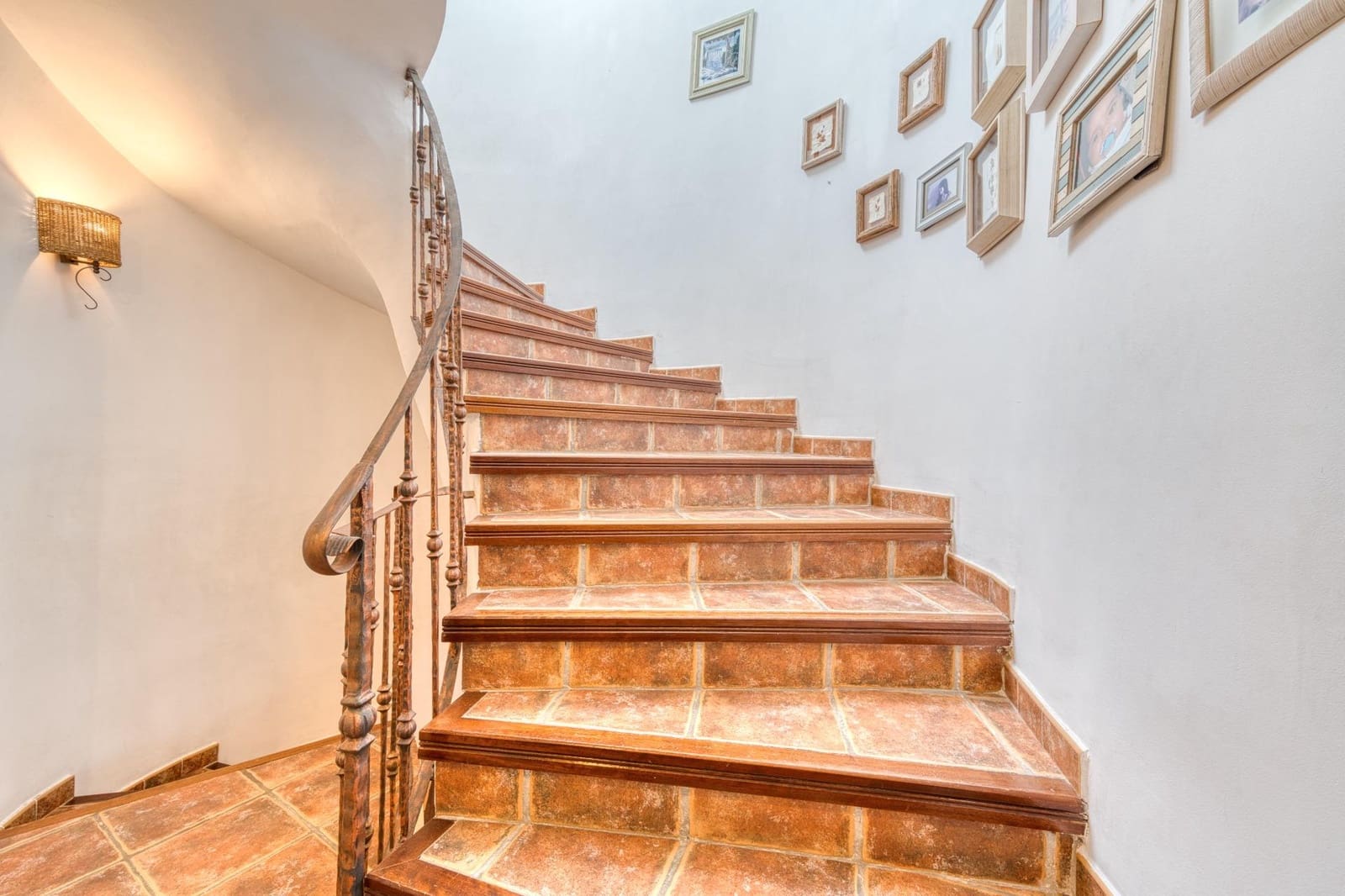 3 slaapkamer Rijtjeshuis te koop in Fuengirola met garage - € 940.000 (Ref: 9451129)