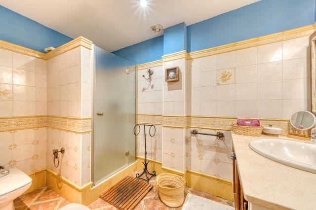 3 slaapkamer Rijtjeshuis te koop in Los Boliches , Fuengirola met garage - € 940.000 (Ref: 9451129)