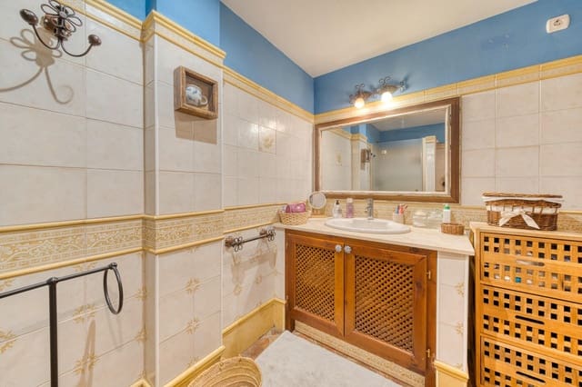 3 slaapkamer Rijtjeshuis te koop in Los Boliches , Fuengirola met garage - € 940.000 (Ref: 9451129)