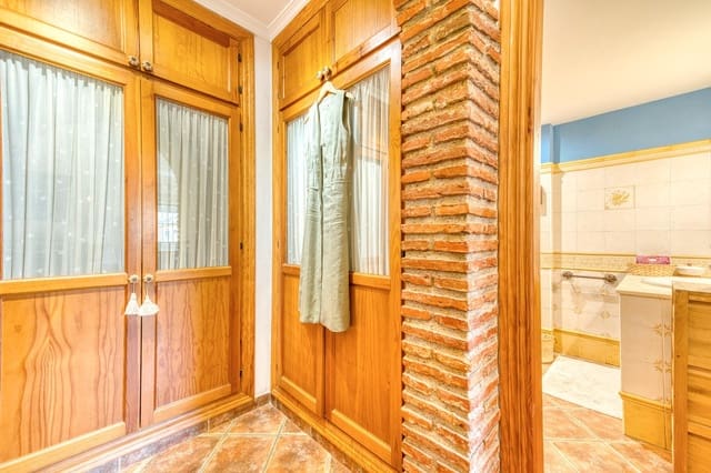 3 slaapkamer Rijtjeshuis te koop in Los Boliches , Fuengirola met garage - € 940.000 (Ref: 9451129)