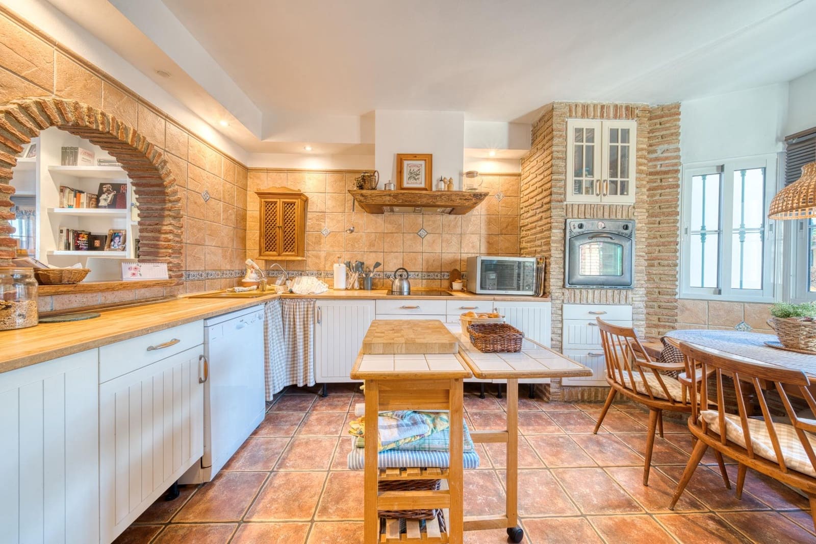 3 slaapkamer Rijtjeshuis te koop in Fuengirola met garage - € 940.000 (Ref: 9451129)