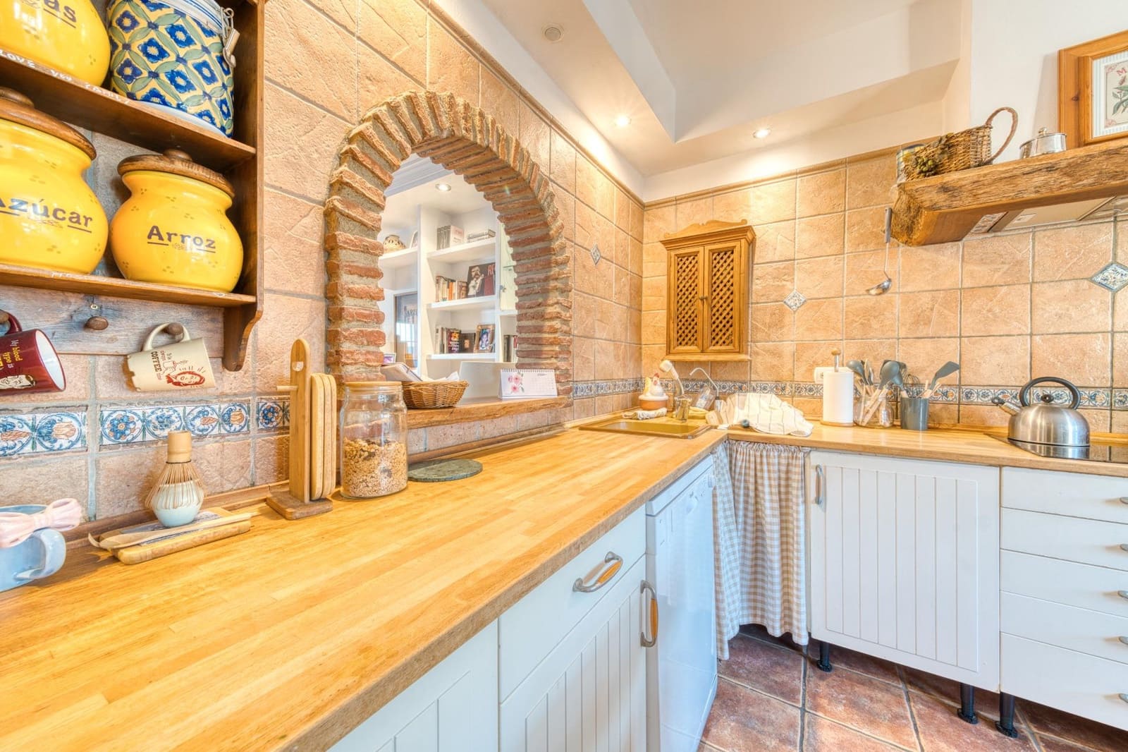 3 slaapkamer Rijtjeshuis te koop in Fuengirola met garage - € 940.000 (Ref: 9451129)