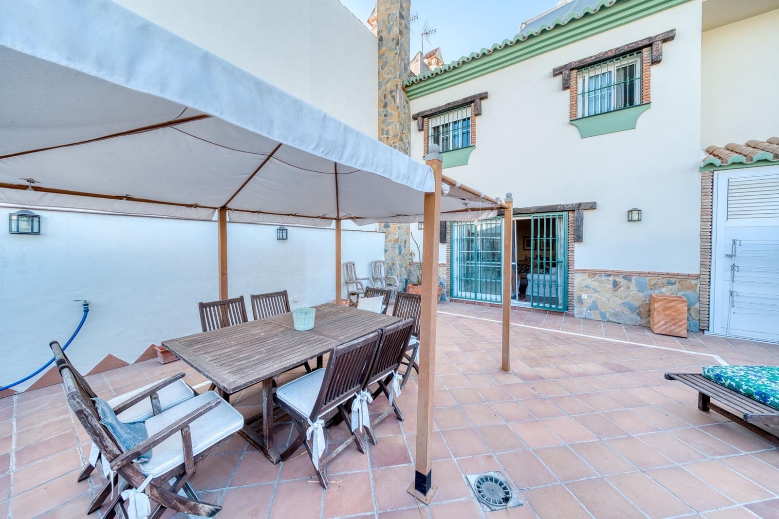 3 slaapkamer Rijtjeshuis te koop in Fuengirola met garage - € 940.000 (Ref: 9451129)