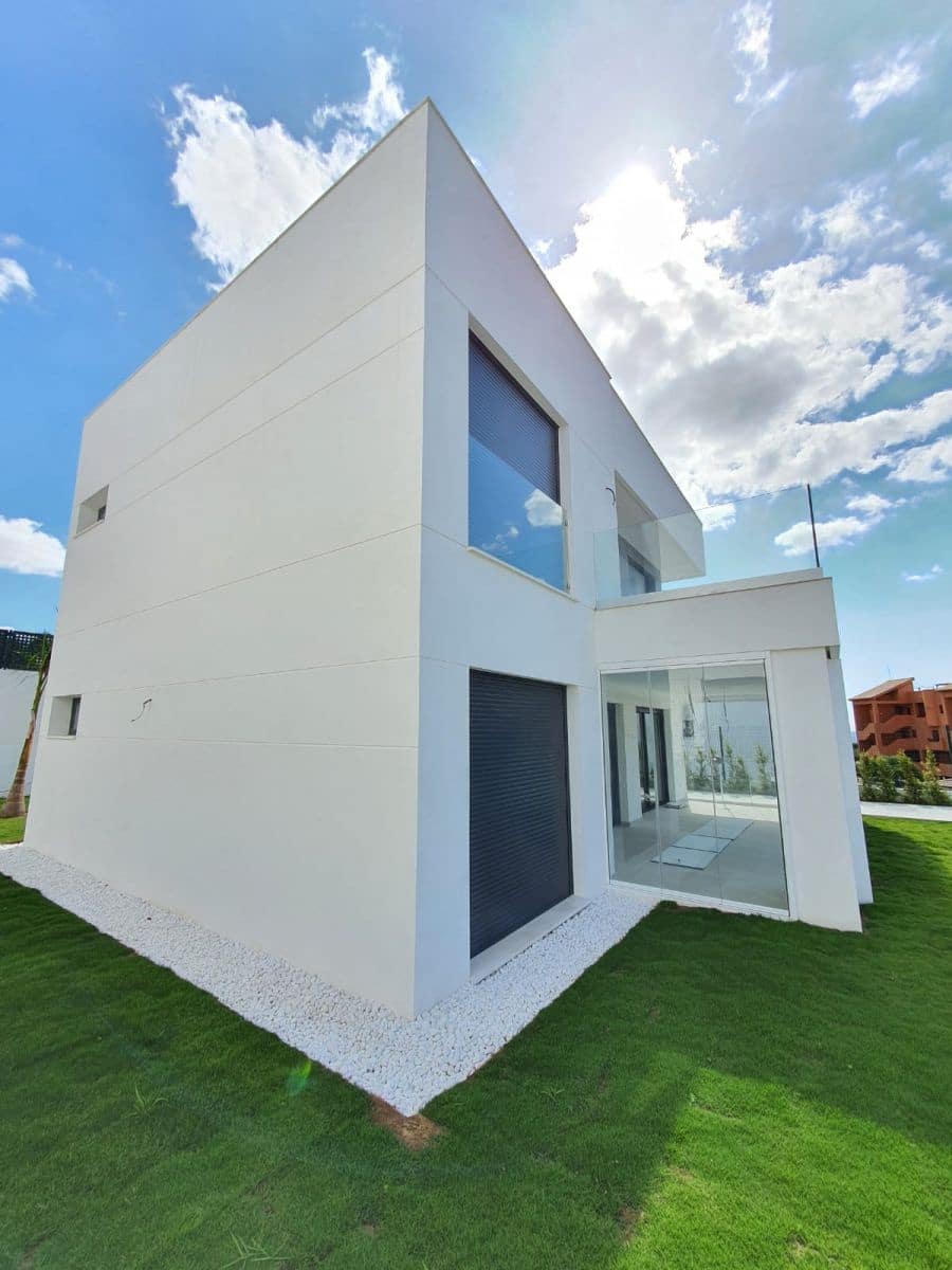 Chalet de 4 habitaciones en Manilva en venta con piscina - 730.000 € (Ref: 9468850)