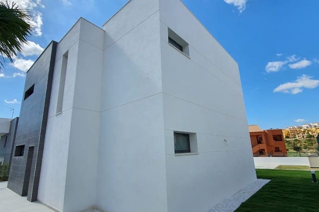 4 bedroom Villa for sale in Manilva with pool - € 730,000 (Ref: 9468850)