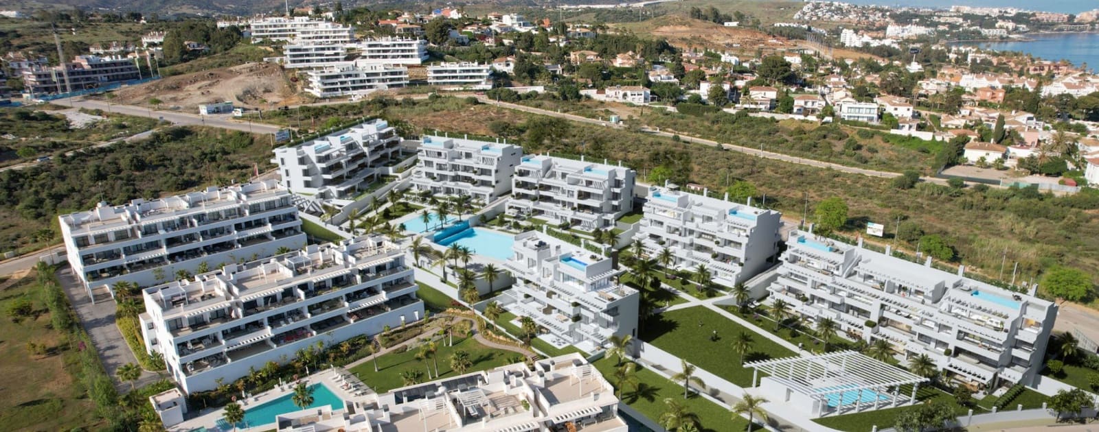 2 bedroom Flat for sale in Estepona with pool - € 467,250 (Ref: 9470954)