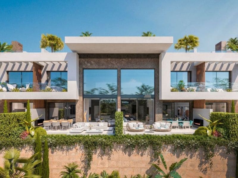 Adosado de 4 habitaciones en Marbella en venta con piscina - 1.790.000 € (Ref: 9527791)