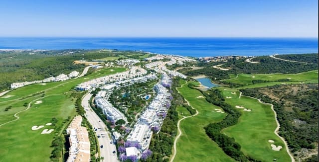 2 soveværelse Penthouse til salg i La Línea de la Concepción med swimmingpool - € 889.000 (Ref: 9530739)