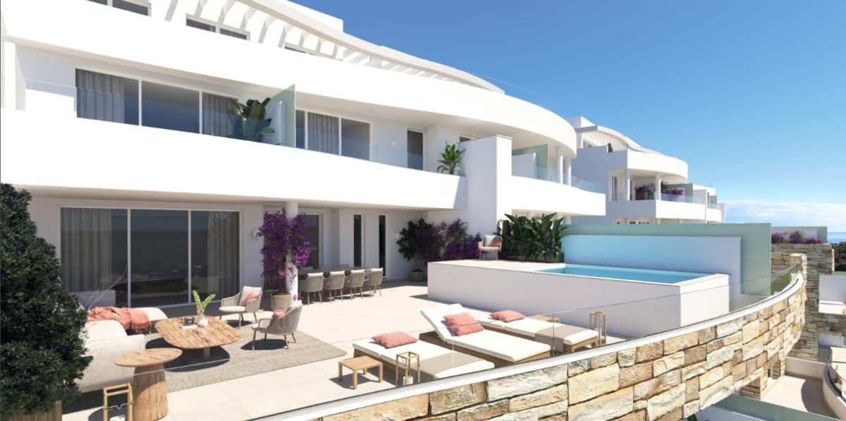 2 makuuhuone Kattohuoneisto myytävänä paikassa La Linea de la Concepcion mukana uima-altaan - 889 000 € (Ref: 9530739)