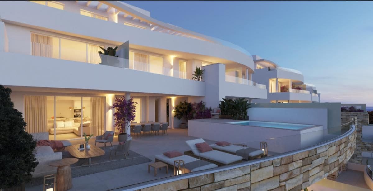 2 makuuhuone Kattohuoneisto myytävänä paikassa La Linea de la Concepcion mukana uima-altaan - 889 000 € (Ref: 9530739)