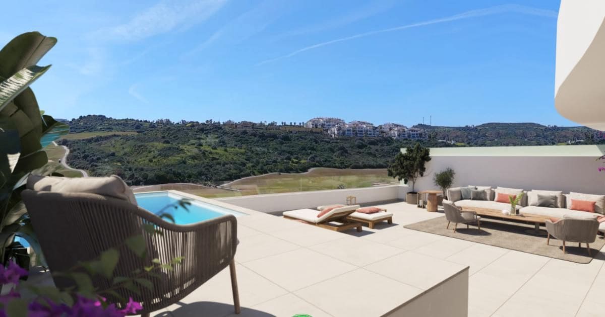 2 makuuhuone Kattohuoneisto myytävänä paikassa La Linea de la Concepcion mukana uima-altaan - 889 000 € (Ref: 9530739)