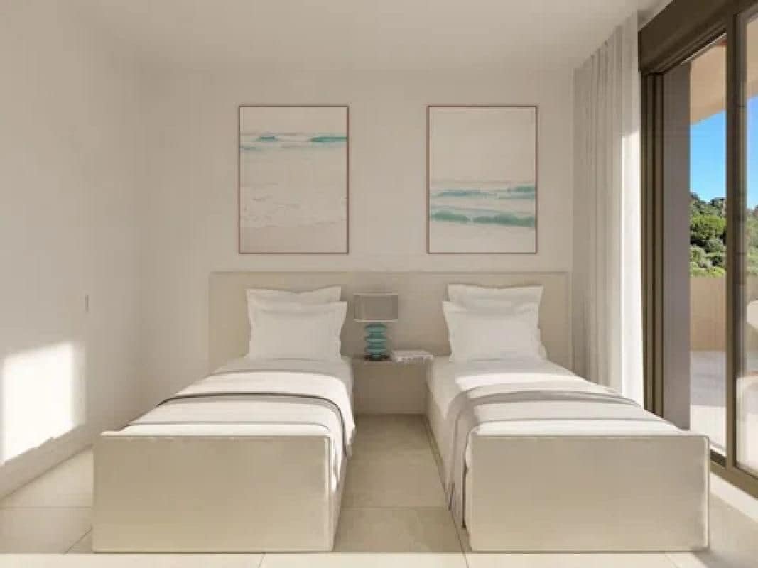 2 sypialnia Apartament na sprzedaż w La Linea de la Concepcion z basenem garażem - 482 000 € (Ref: 9530794)