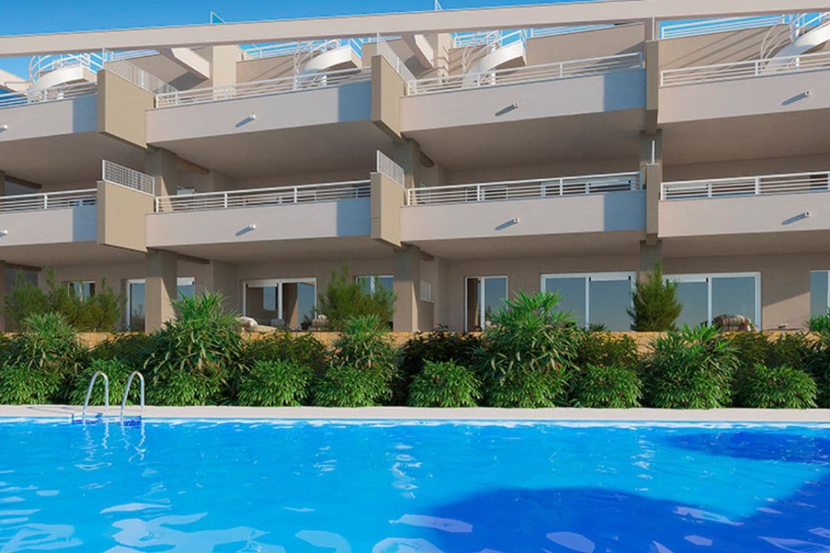2 quarto Apartamento para venda em Estepona com piscina - 375 000 € (Ref: 9541241)