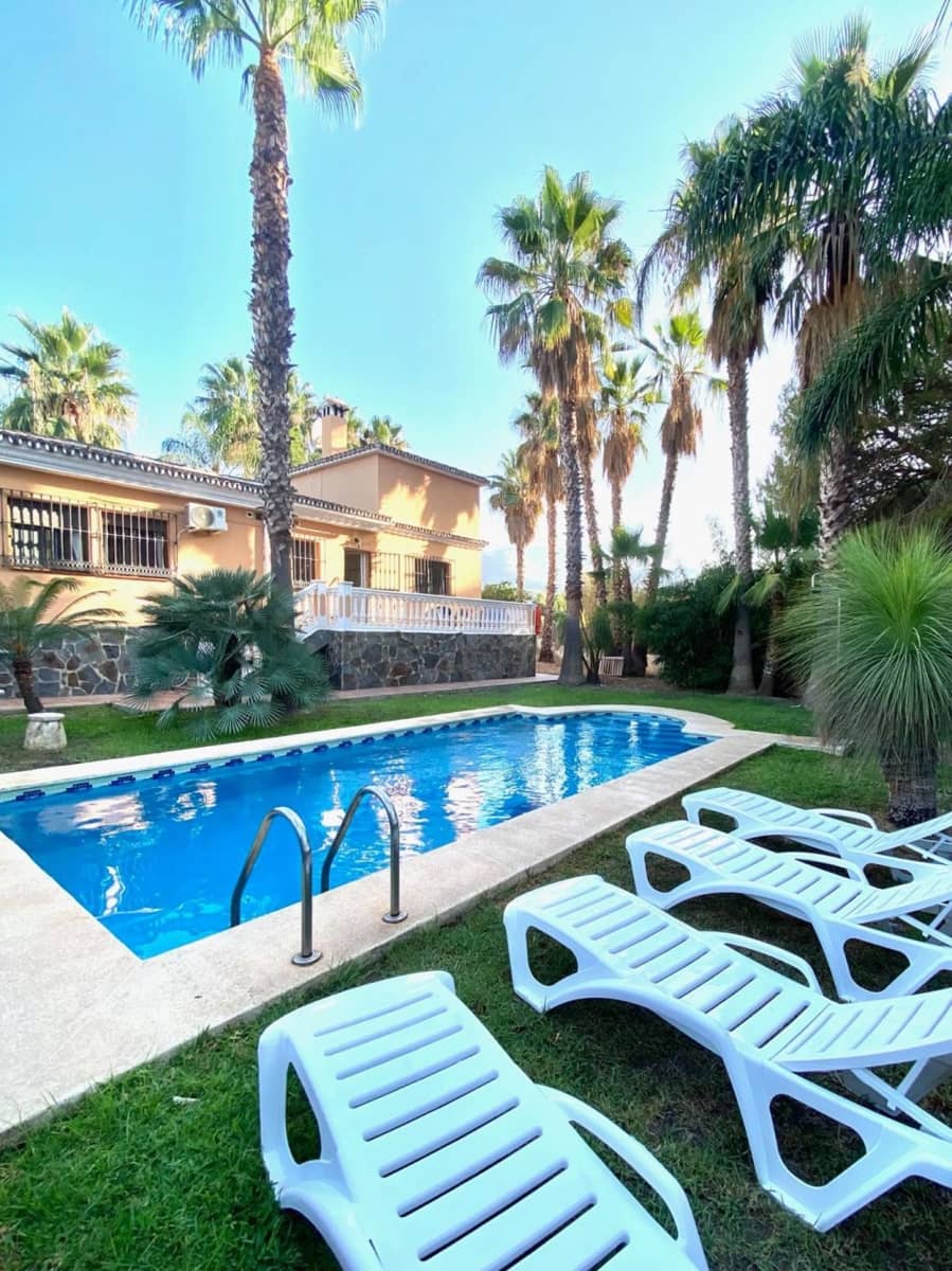 5 bedroom Villa for rent in Pinos de Alhaurin with pool garage - € 2,900 (Ref: 9561912)
