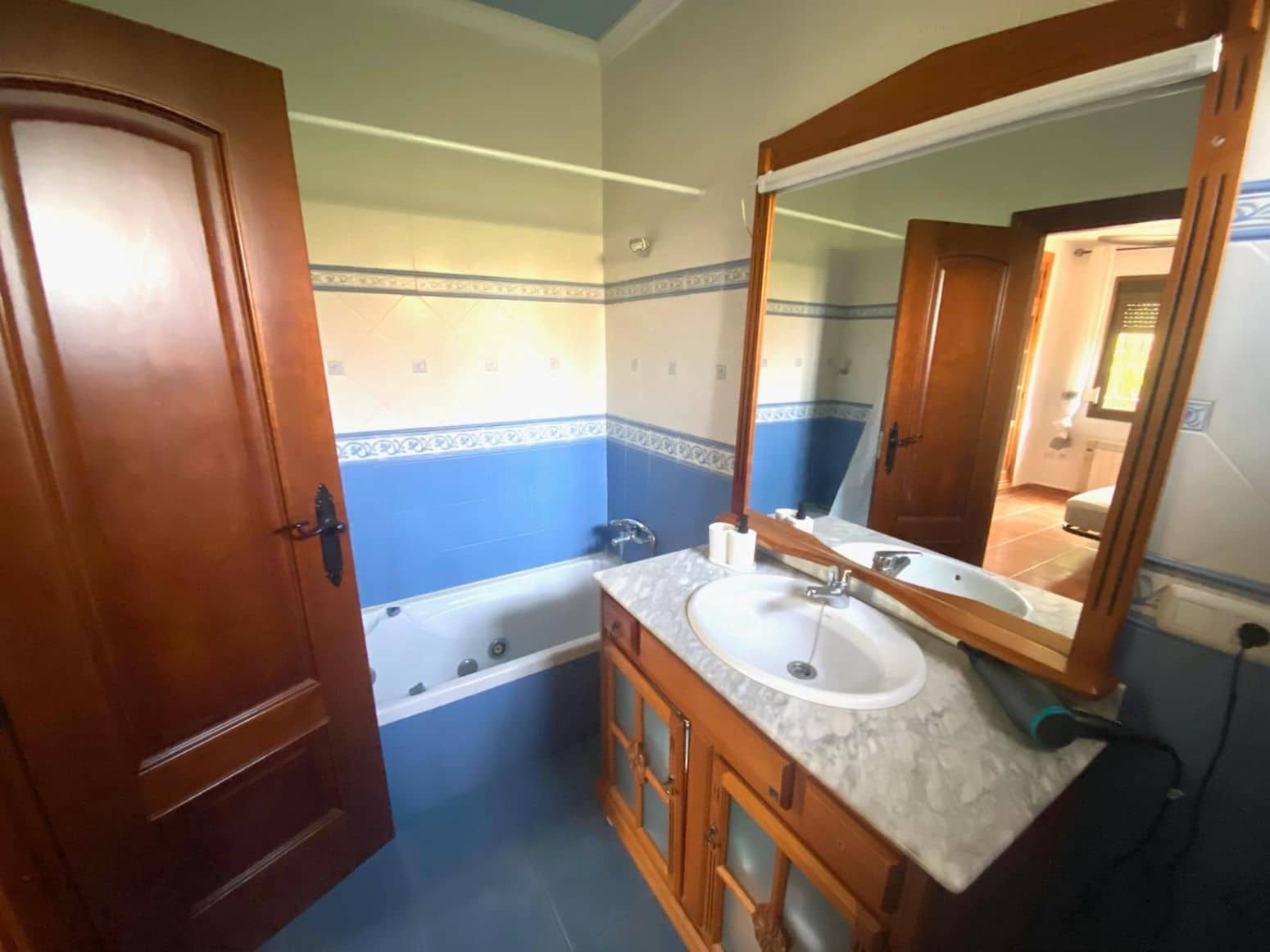 5 bedroom Villa for rent in Pinos de Alhaurin with pool garage - € 2,900 (Ref: 9561912)